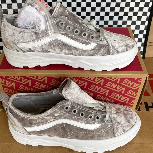 Vans Sentry Old Skool Crushed Velvet Silver/True White WMNS sneakers - Picture 2 of 16